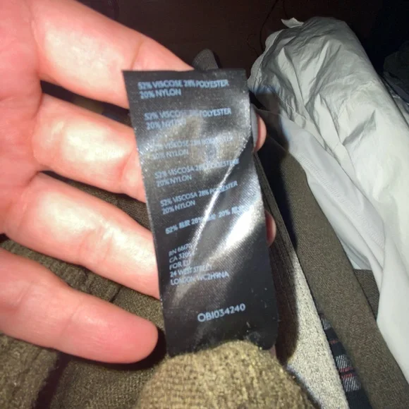 Anthropologie Women’s Small (Oversized) Green Sweater with Button Embellishment - Picture 8 of 8